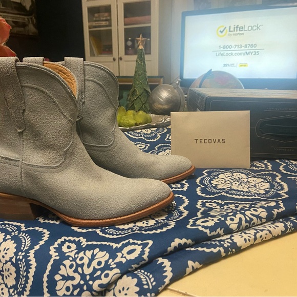 Brand new, never worn Tecova boots. Powder blue suede for a fashionista. - Picture 2 of 13